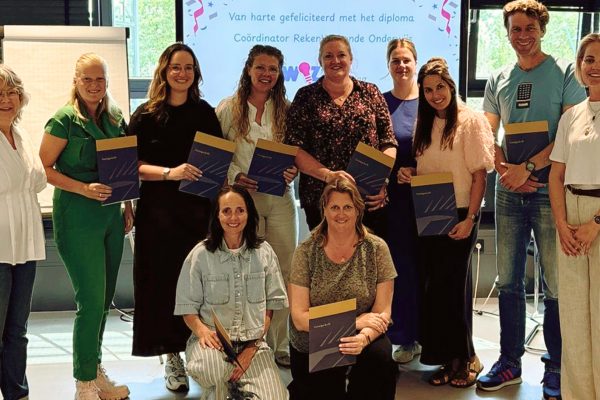 Negen trotse collega’s gediplomeerd als Coördinator Reken-Wiskundeonderwijs!